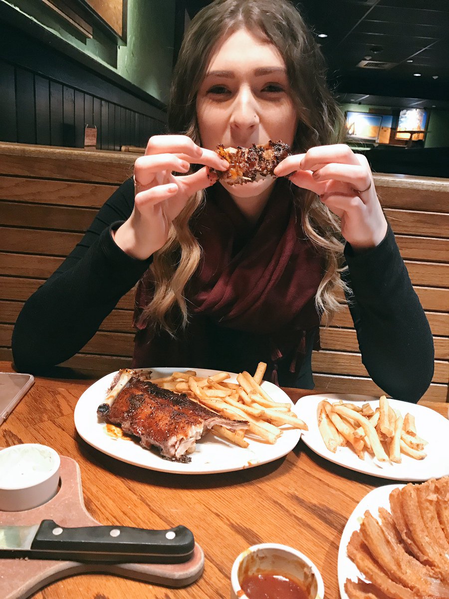 Brien80's tweet image. Get you a girl that orders a rack of ribs when you go on a date 😋😍