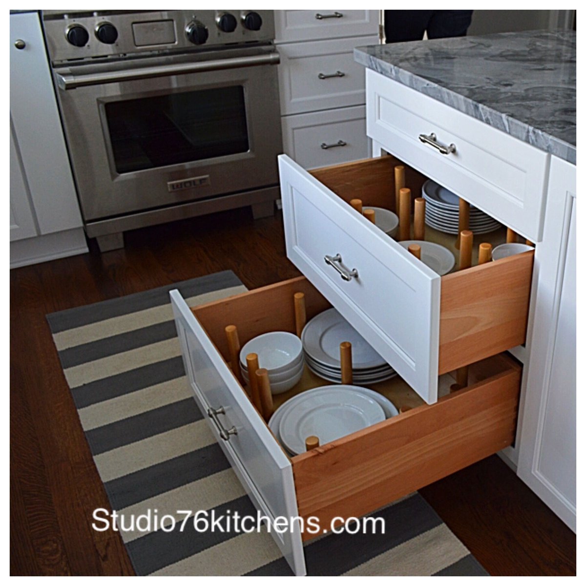 Studio76Kitchen's tweet photo. Storage in deep drawers made simple. #kitchendesign @RDHenryCompany #studio76design https://t.co/eRXWADK0qR