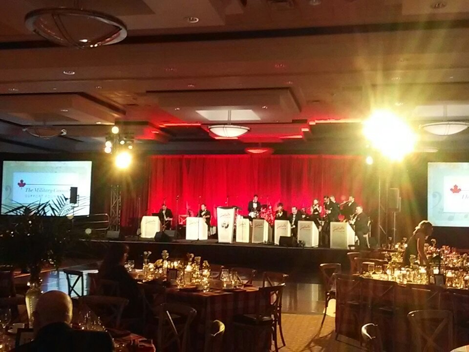 MCSF_CA's tweet image. The big band is on stage at #SaluteTheTroops !