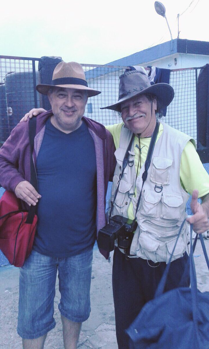 treceacero's tweet image. Separados al nacer🎩! @Soy_AGM relata en @futbolycia995 y en Belvedere se encontró con "El Paparazzi" su hermano fotógrafo #JhonWayne