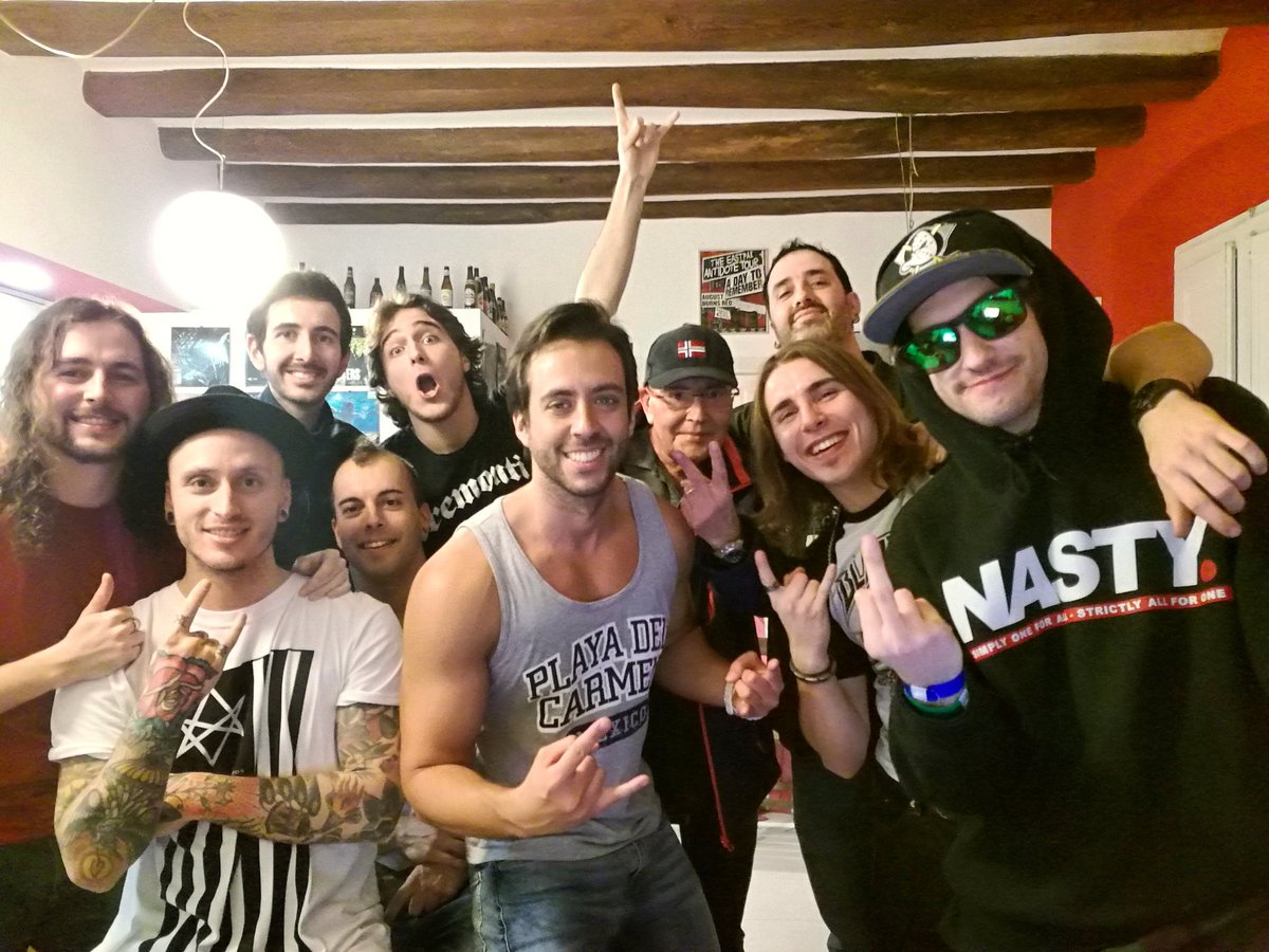 JordiWild's tweet photo. Con mi familia https://t.co/uiaMyrPyXL