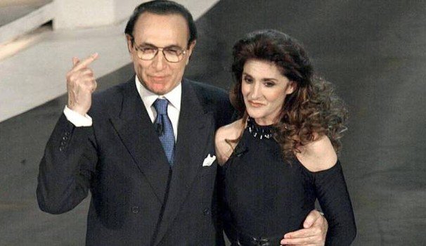 Certo che hanno ricordato cani e porci, ma nemmeno 5 secondi per un omaggio a Anna Marchesini <a href="/SanremoRai/">Festival di Sanremo</a> #sanremo2017