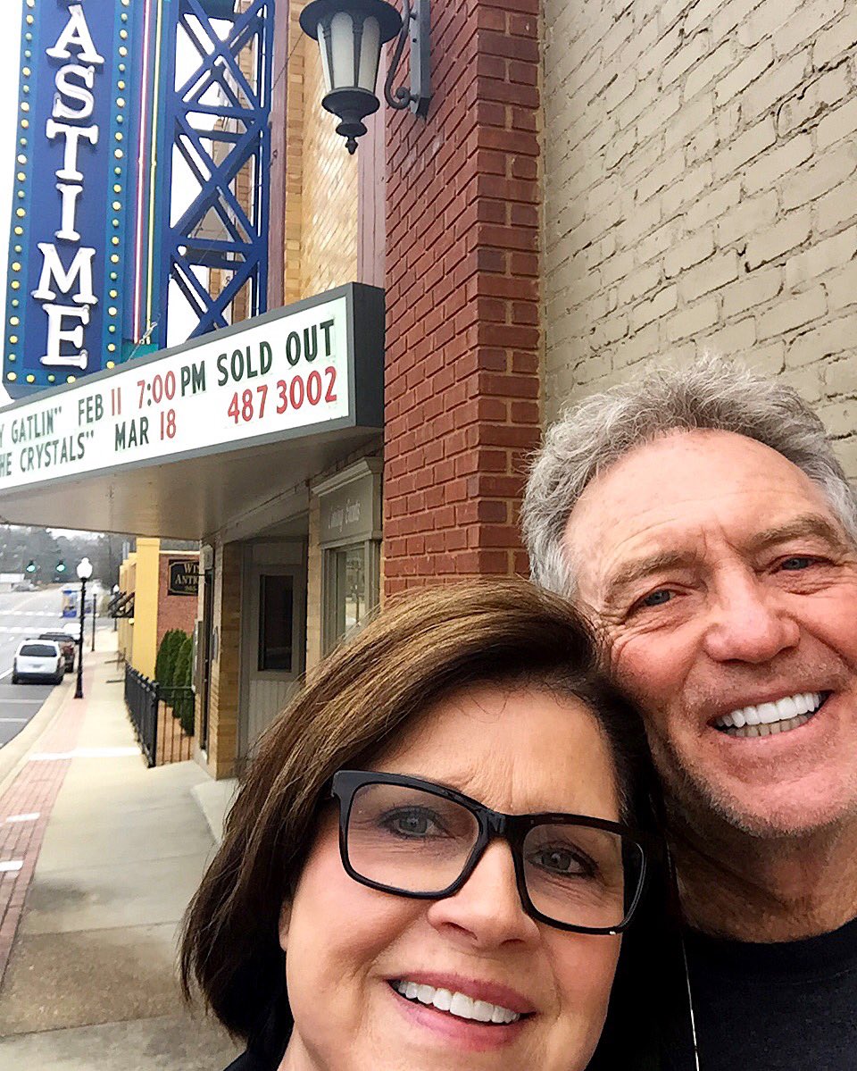 LarryGatlin's tweet photo. Sold out show and the love of my life by my side!! LOVE YOU @janis_gatlin 😍🎤 #NothingBetter https://t.co/8WsozMxJmy