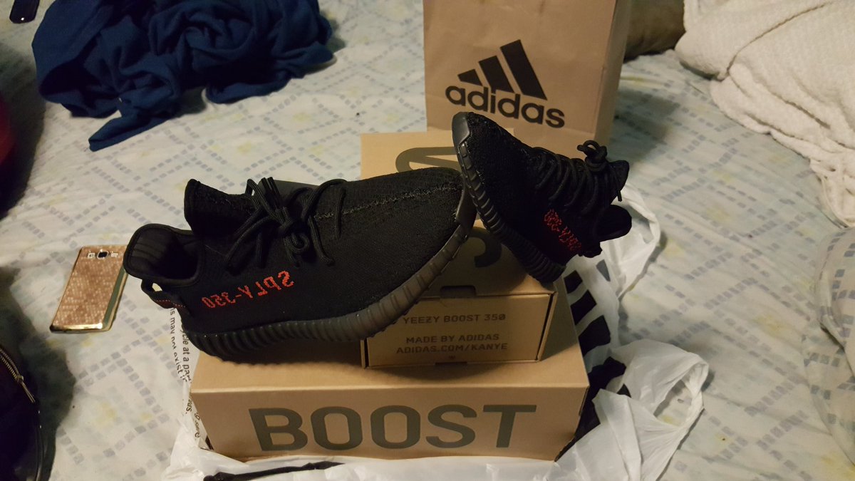 BooBkbanditz's tweet photo. My son &amp; I popin this summer @theyeezymafia @cjsocool1 @SCOOP208 #sneakermode https://t.co/S7gqLfLcg5