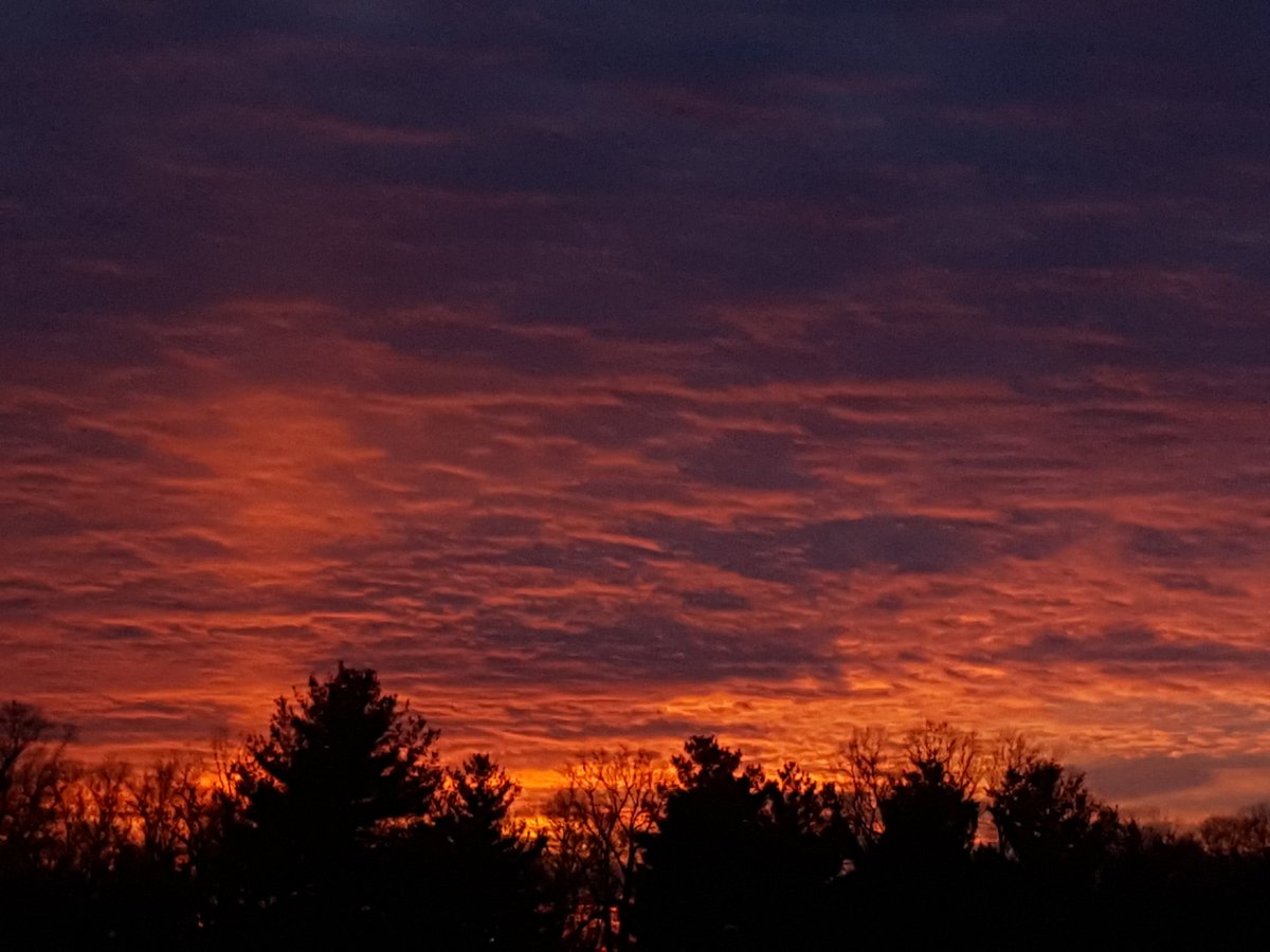 evilottos's tweet photo. #sunset tonight #towson #maryland @JenCarfagno @ChelseaWeather @forecasternikki @TonyPannWBAL https://t.co/OXQkQf5710