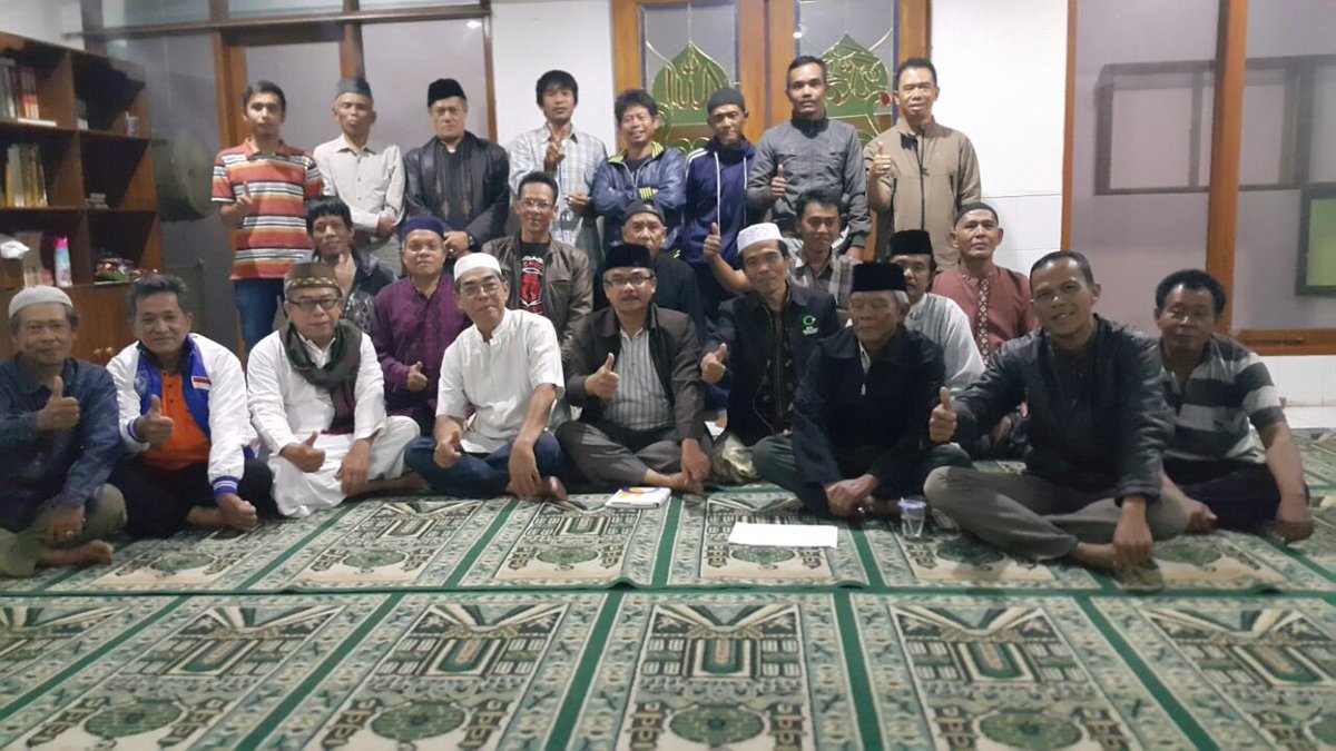 cigadung_kel's tweet photo. Rembug warga rw 05 penyusunan e musrenbang tk RW #rembugwarga cc @ridwankamil @OdedMD @yossiirianto @PemumBdg @BappedaKotaBdg https://t.co/5PZ4hPgQnl