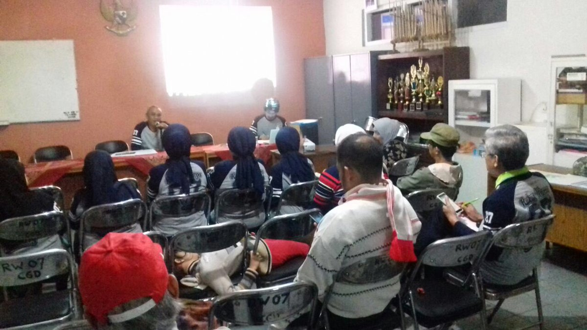 cigadung_kel's tweet photo. Rembug warga rw 07 penyusunan e musrenbang tk RW #rembugwarga cc @ridwankamil @OdedMD @yossiirianto @PemumBdg @BappedaKotaBdg https://t.co/WGg3GbsA8w