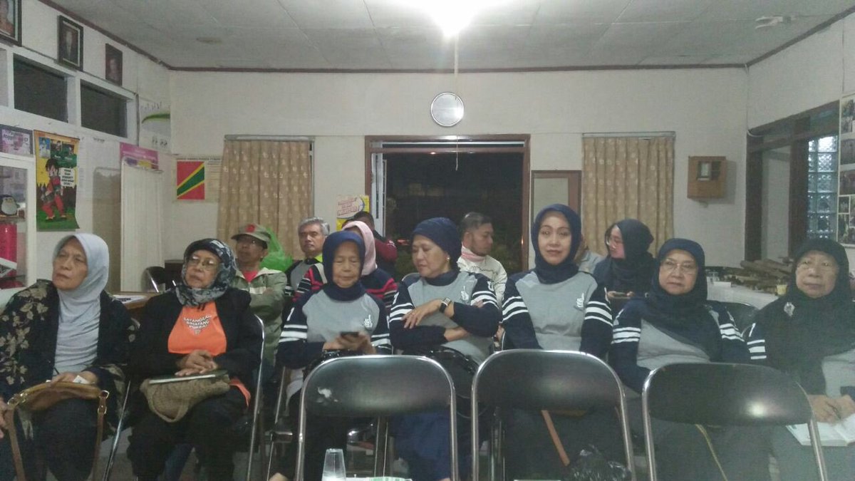 cigadung_kel's tweet photo. Rembug warga rw 07 penyusunan e musrenbang tk RW #rembugwarga cc @ridwankamil @OdedMD @yossiirianto @PemumBdg @BappedaKotaBdg https://t.co/WGg3GbsA8w