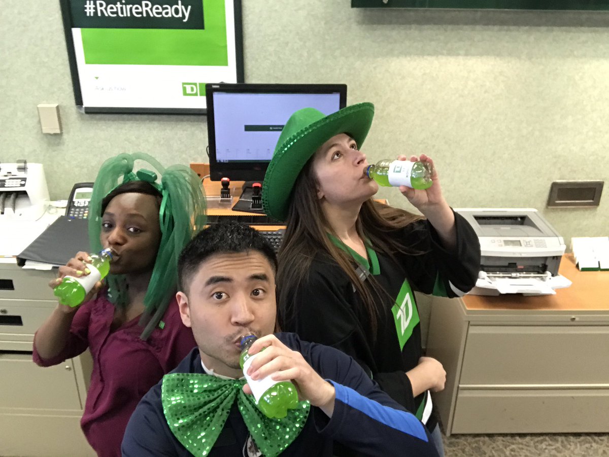 MandyKwasnica's tweet photo. Parkwest is Drinking the Green to help #MakeItEasy #HTWW1 @BrianGervais_TD @absmitherz @moreirasteph @NicholaDouse_TD @ka_rinclark https://t.co/n1DjeYJM2a