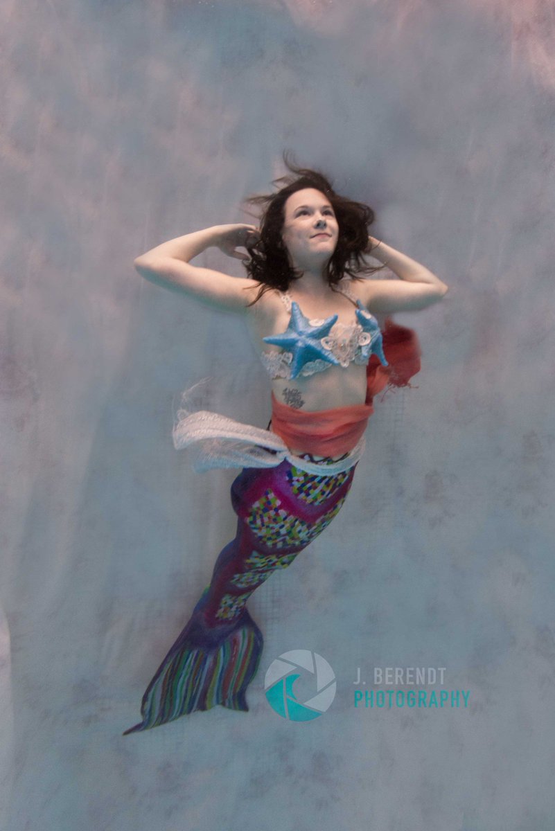 jberendtphoto's tweet photo. A shot of @MermaidNessie at @NcMermania! #mermaid #mermaidlife https://t.co/pcpHgpQQAo