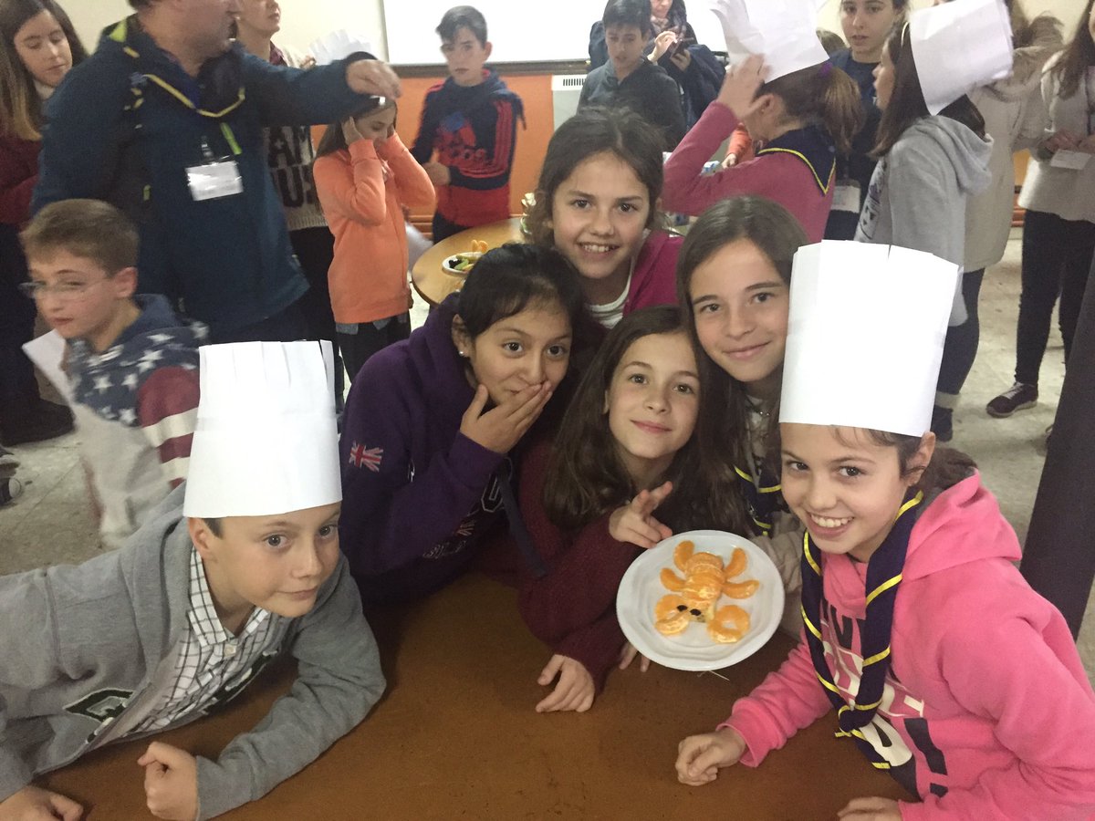 Alcorvalladolid's tweet photo. ¡Os presentamos a los finalistas del concurso master chef de esta tarde! Figuras de fruta riquísimas 😋 https://t.co/Y4VJPxZeLj
