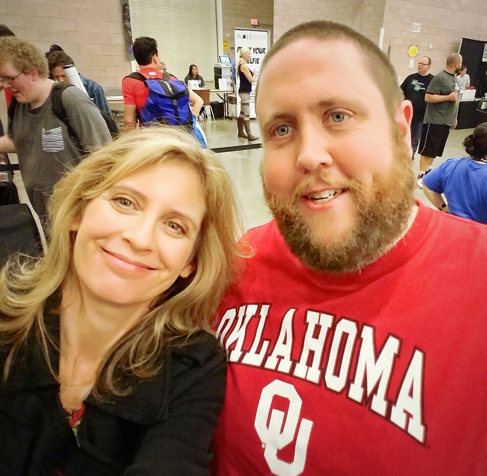 skullmunkey77's tweet photo. Super selfie with a Supergirl. @SuperGirlTheCW @dallascomicshow  #SUPERGIRL #dallascomicshow https://t.co/8FldtCKQc5