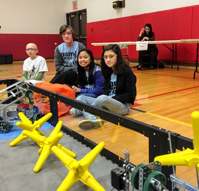 mrdavisrichards's tweet photo. HMS #Robotics team is off to a great start! #VEXRobotics @Mrs_Coalson @jkoll00 https://t.co/UVCCtqUp0w