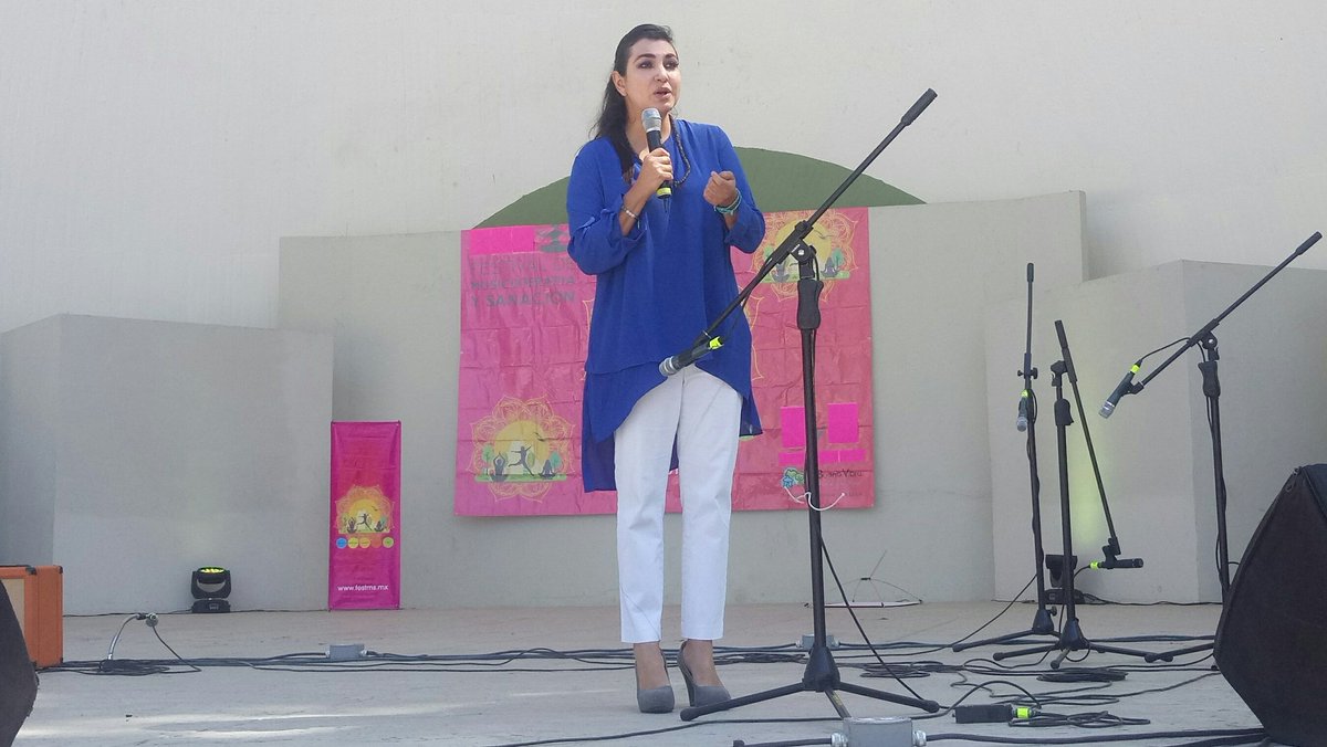 FestMusicoterap's tweet photo. @AriadnaTapiaOk iluminó a los presentes del #FestMS con su taller vivencial Las Siete Claves Angélicales Para Ser Feliz. https://t.co/M4tKaOzrRn