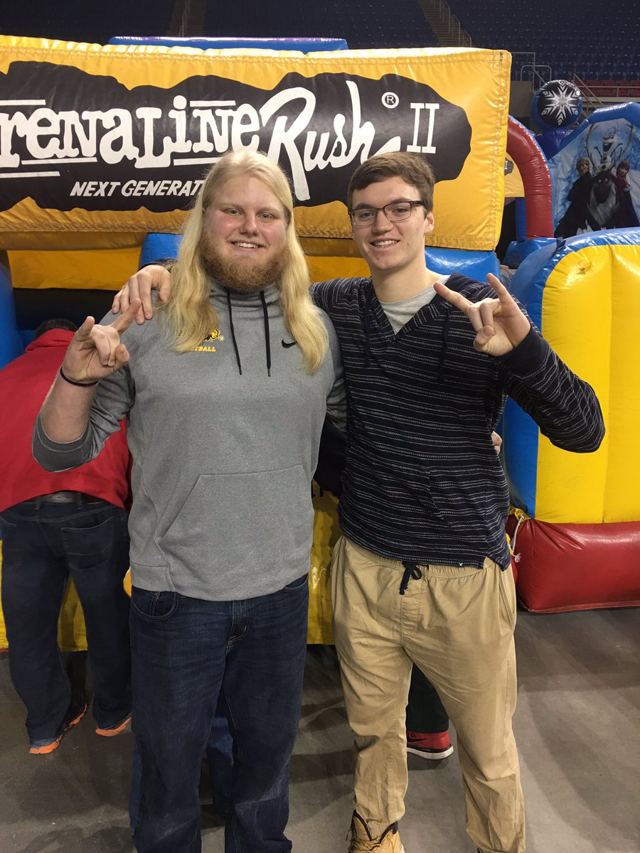 FargoKiwanis's tweet photo. We had another group of Bison football players who volunteered today at our Pancake Karnival! Thank you! @NDSUathletics @fdome #flipforkids https://t.co/EH5Y5a1Iho