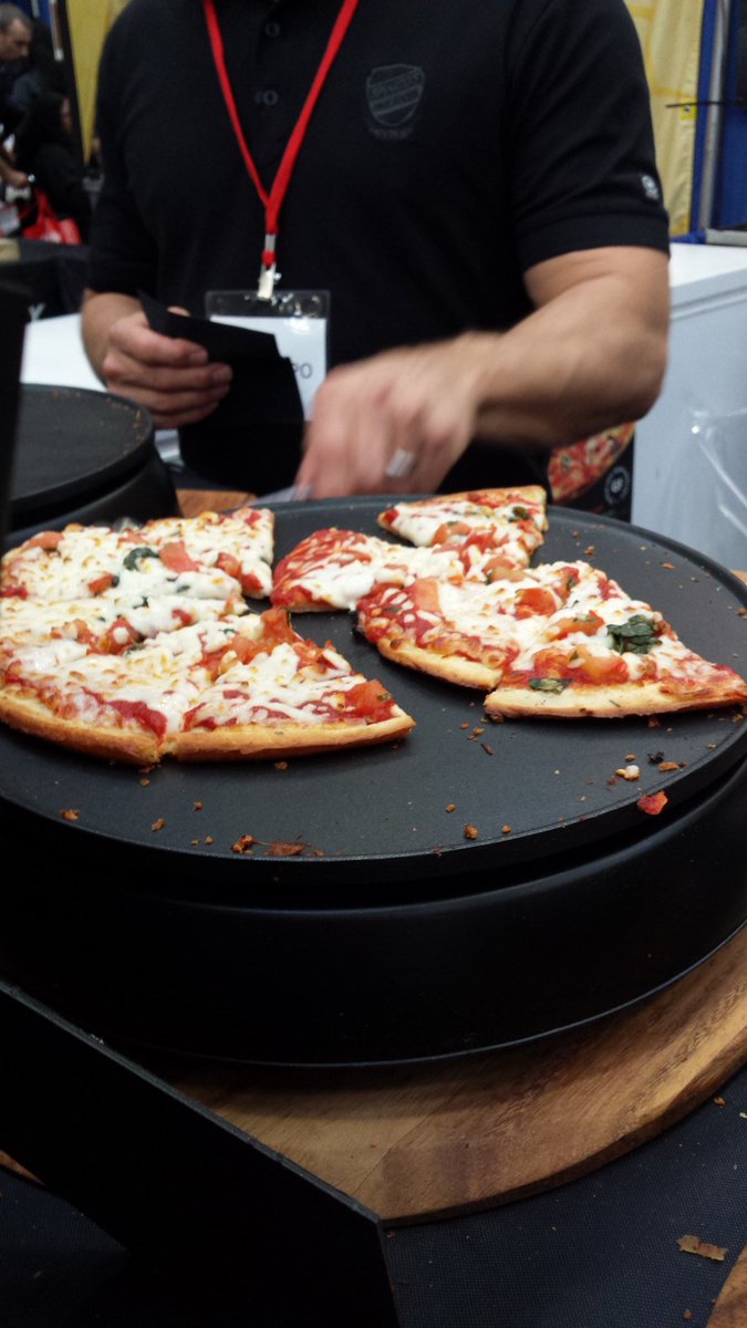 creathealthieru's tweet photo. At the #Spinato's booth at the #GFAFExpo #pizza https://t.co/V2yZNFbfJx