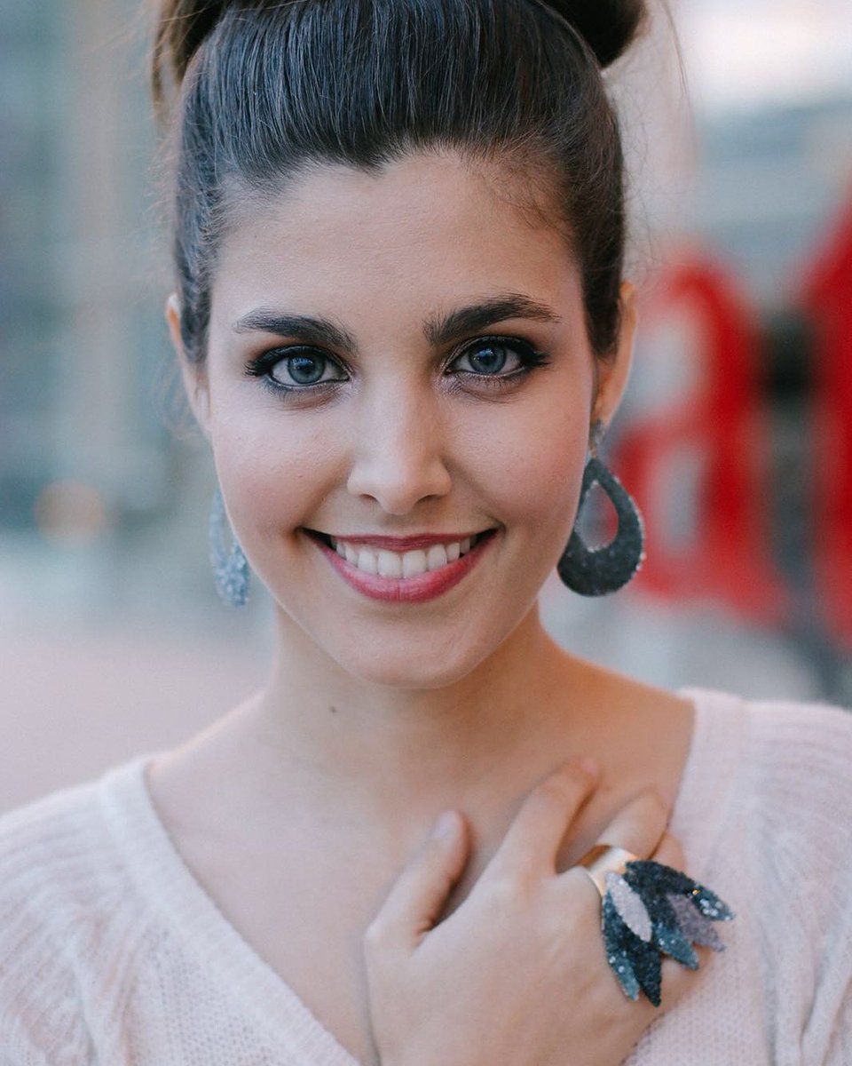 VSBarcelona's tweet photo. Irresistible @AidaFlix ❤ en @080_bcn_fashion https://t.co/X0DaBYq68m