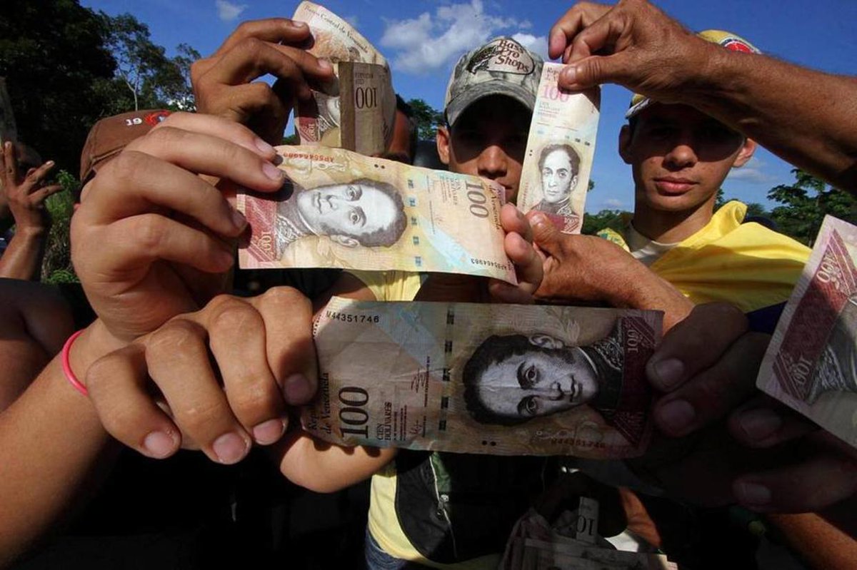 ElNacionalWeb's tweet photo. Comienza la cuenta regresiva para la desmonetización del billete de 100 | Por: @Zakont https://t.co/mekYsm0gz5  https://t.co/ZoriK1omhM