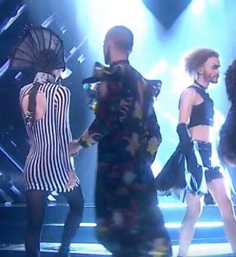 strandhall's tweet photo. En klänning att tävla i Melodifestivalen med, eller gå på regeringssammanträde! #melfest https://t.co/VRvIpmpwzF