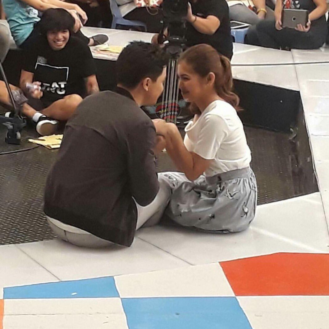 MaiChardOFC2016's tweet photo. Wow!! Ang dami ko na-miss!!! 🍃💕🍃💕🍃💕 Thank you to the owners of these pics! You're the best for these BTS! 😘
#DTBY16DaysToGo https://t.co/G97sV9h9wc