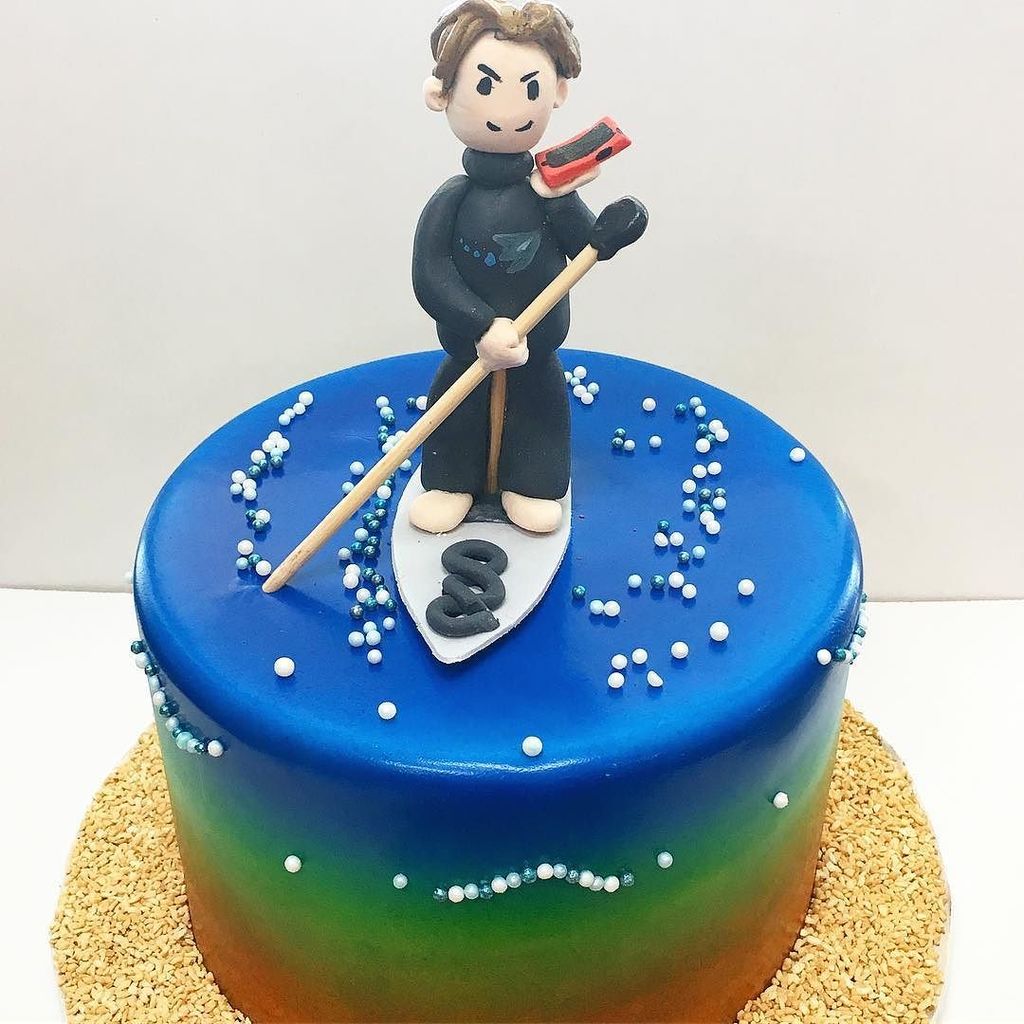 CakeWorksHawaii's tweet photo. Surf board riding and cell phone holding 📱 🏄
#customcakes #cake #cakesofinstagram #cakear… https://t.co/BuJLdW4na7 https://t.co/8QmtqXEUSI