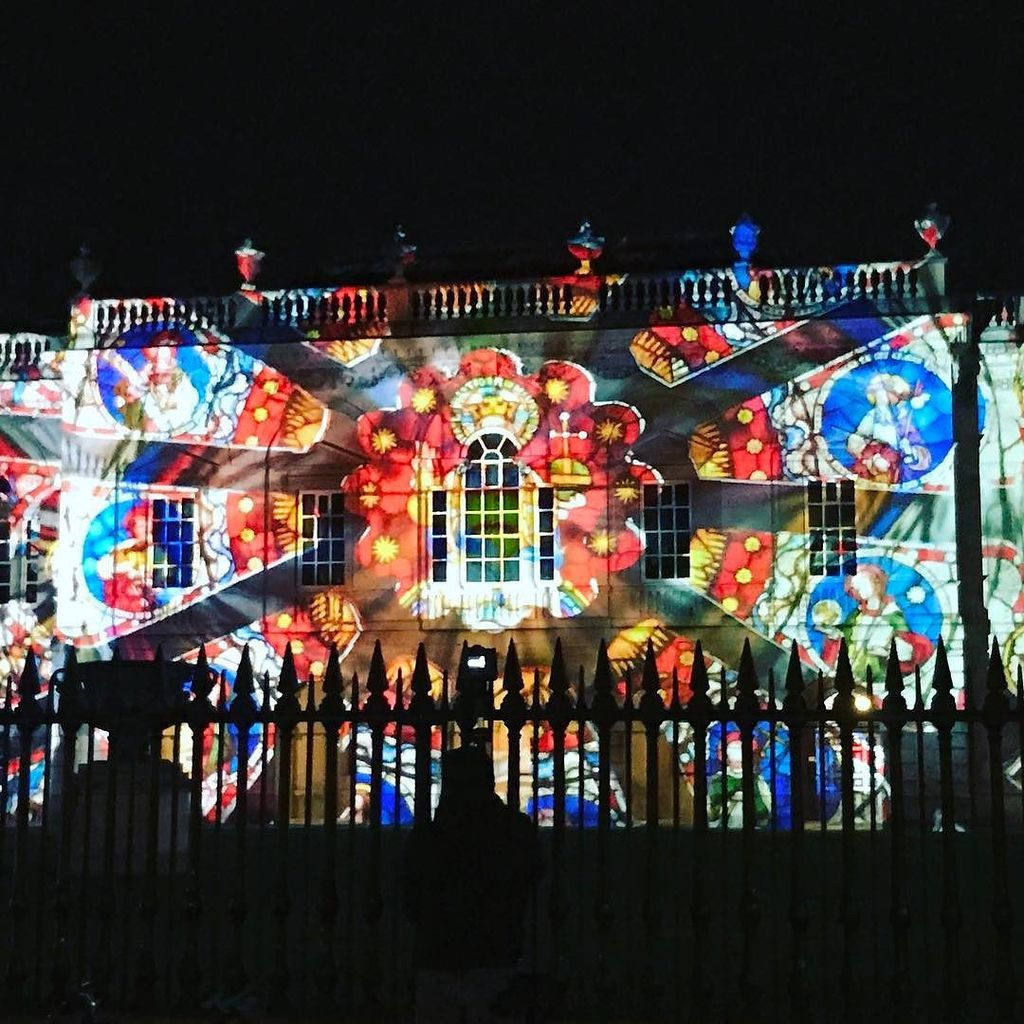 LoveCambridge_'s tweet photo. The @eluminatecambridge festival looking rather splendid #LoveLight #Cambridge #LovingCamb… https://t.co/FvmvZhigDZ https://t.co/igS0QsIRej