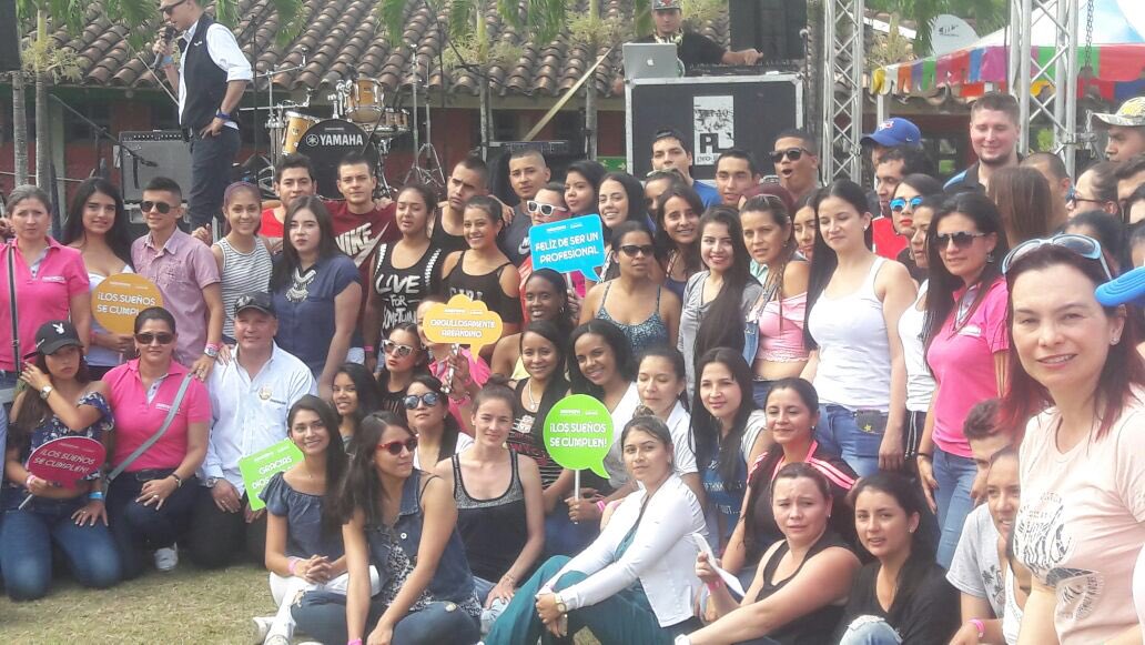 gelcagutierrez's tweet photo. Así avanza el Picnic @Areandina en Pereira. El prox sábado 18 feb 4pm en la Pedregosa estaremos recibiendo a padres y estudiantes de #Vdupar https://t.co/DFnYzgGcSd
