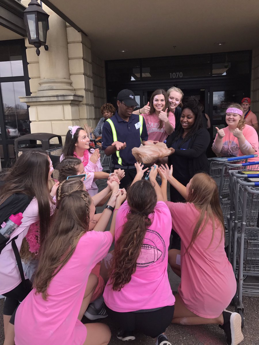 d4niellepapi23's tweet photo. #WhateverWeekend17 #pinkteam https://t.co/ZwqbRyRVTz