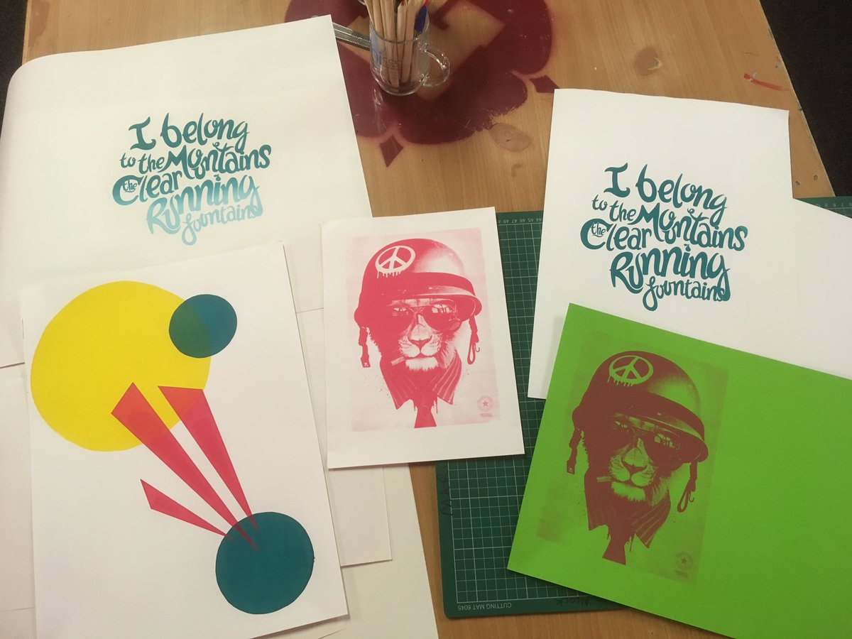 FLHSgraphics's tweet image. An excellent day printing @leigh_hackspace with @fitzclair learnt some great new tricks! I'll be coming back soon!