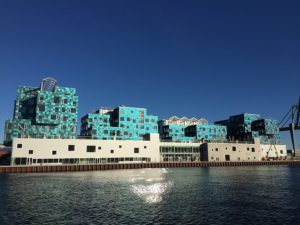 lechodusolaire's tweet photo. Une école danoise s’équipe d’une façade solaire originale https://t.co/Ej812uSdAT https://t.co/3fPHO0Kw85