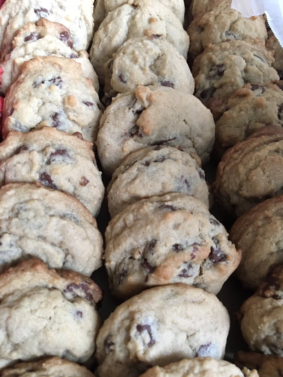 ByteMePGH's tweet photo. Just delivered 36 dozen cookies for a custom order. #HappyValentinesWeekend https://t.co/ogTD4lgkCH