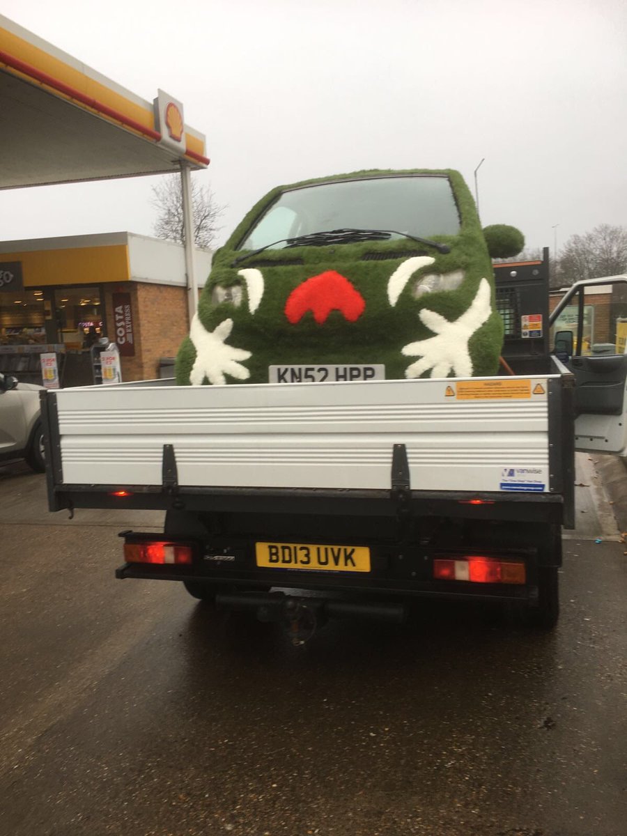 EssexEasigrass's tweet photo. Here comes The new Essex Easigrass #easibug promotional car! Keep a look out Essex, an #easibug is in your area! #Chelmsford #Brentwood https://t.co/JMQG3GQQdD