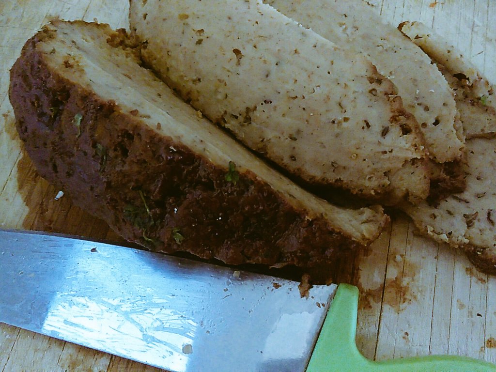 urbanblackvegan's tweet photo. Hy homemade bbq roast, of course the BBQ sauce is homemade. #plantpositive #veganchef https://t.co/cFuhF27MGi