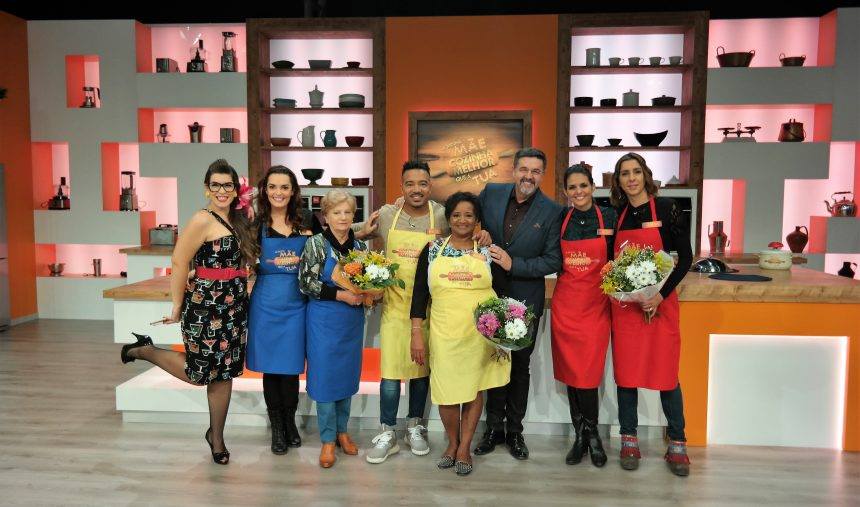 CucaRoseta's tweet photo. às 21H20 estou na @RTP1 progama A Minha Mãe Cozinha Melhor que a Tua! ;) @RTP1 #cucaroseta #rto1 #aminhamaecozinhamelhorqueatua https://t.co/9LtkACjfbQ