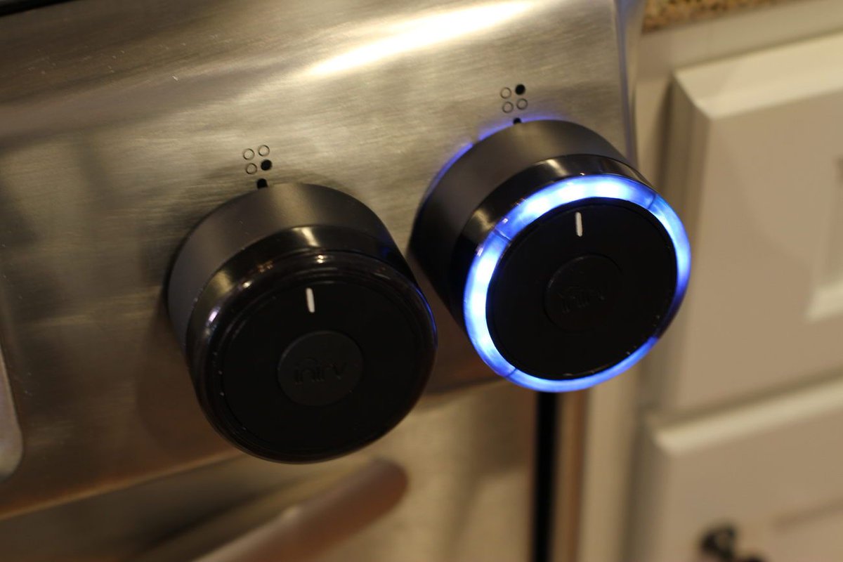 GadgetFlow's tweet photo. Pre-Order: Inirv React #SmartStove Sensor https://t.co/ZG1z4Pu1fM Make your kitchen smarter and safer now! #kitchenaid #smarthome https://t.co/RQyxOF5wtx