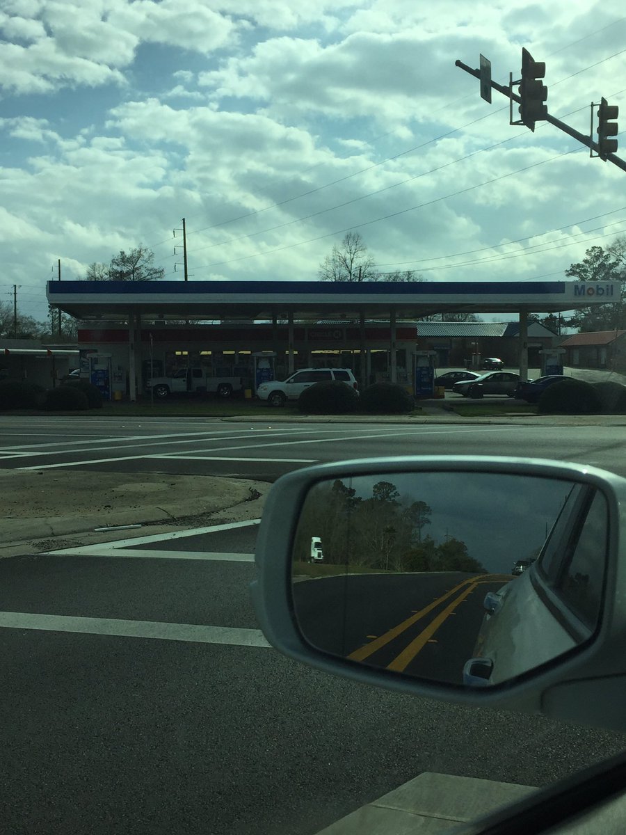 HeatherBoutwell's tweet photo. To all my PRCC people: the Kangaroo is no more. R.I.P to the best hotdogs in MS! #roodogs https://t.co/6nsrXKrIwt