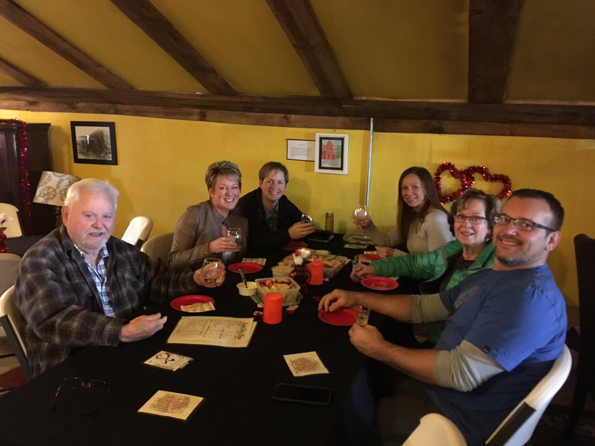 EnglishEstate's tweet photo. The yard can wait... the chocolate is only here today and tomorrow. #swwawine #wawine #chocolate #valentines https://t.co/7sOj1mSt3h