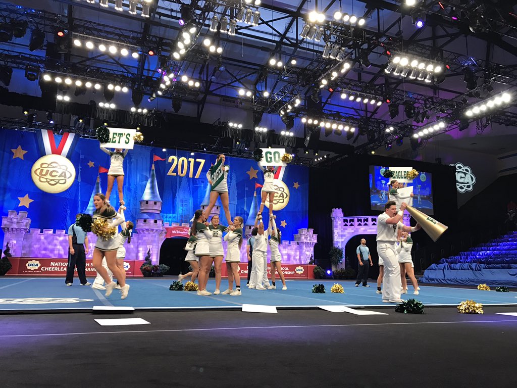 Fleming Island Medium Coed opened up with clean baskets, beautiful heel stretches, and a crowd effective cheer! #UCAnationals