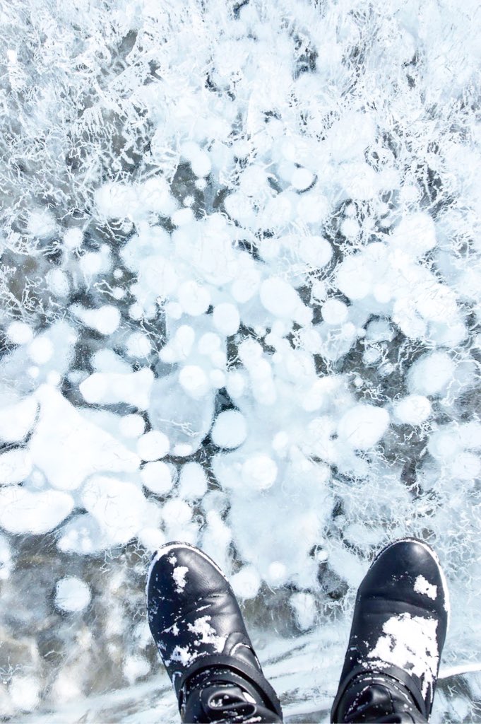 lindork's tweet photo. Saturday road trip to Abraham Lake to see its famous frozen bubbles!! 🌬 #explorealberta #bubblelake https://t.co/4ZCDB9TLHB