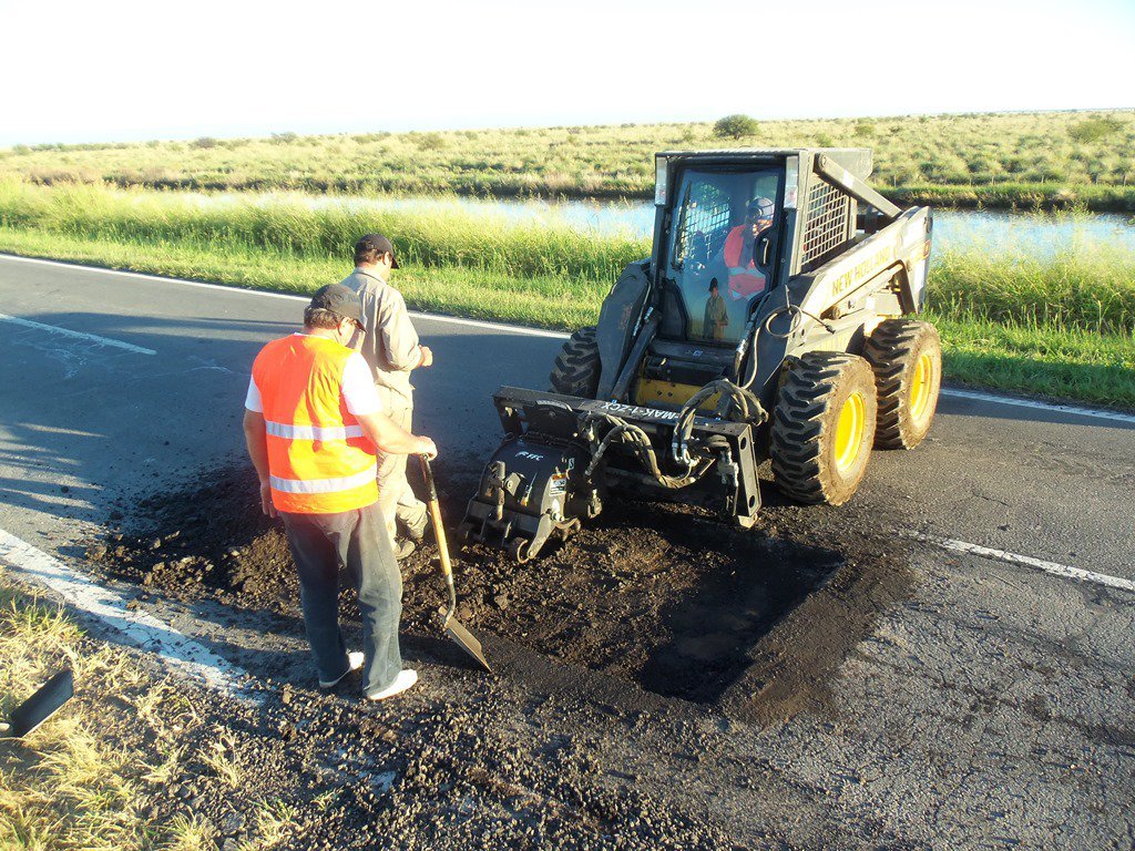 ProCbaCapital's tweet photo. RT Guillodietrich: Entre Vera y Tostado, sobre la #RN98, estamos arreglando baches y reali… https://t.co/u9Rw7owz9s https://t.co/tYLCSCy1bA