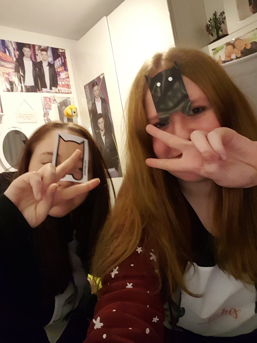 juliialchs's tweet photo. #freundschaftdurchheiro 🙏❤😂
@sabsiw21 
@dielochis @LochisHeiko 😂😂😂 https://t.co/f6OZtJXjrx