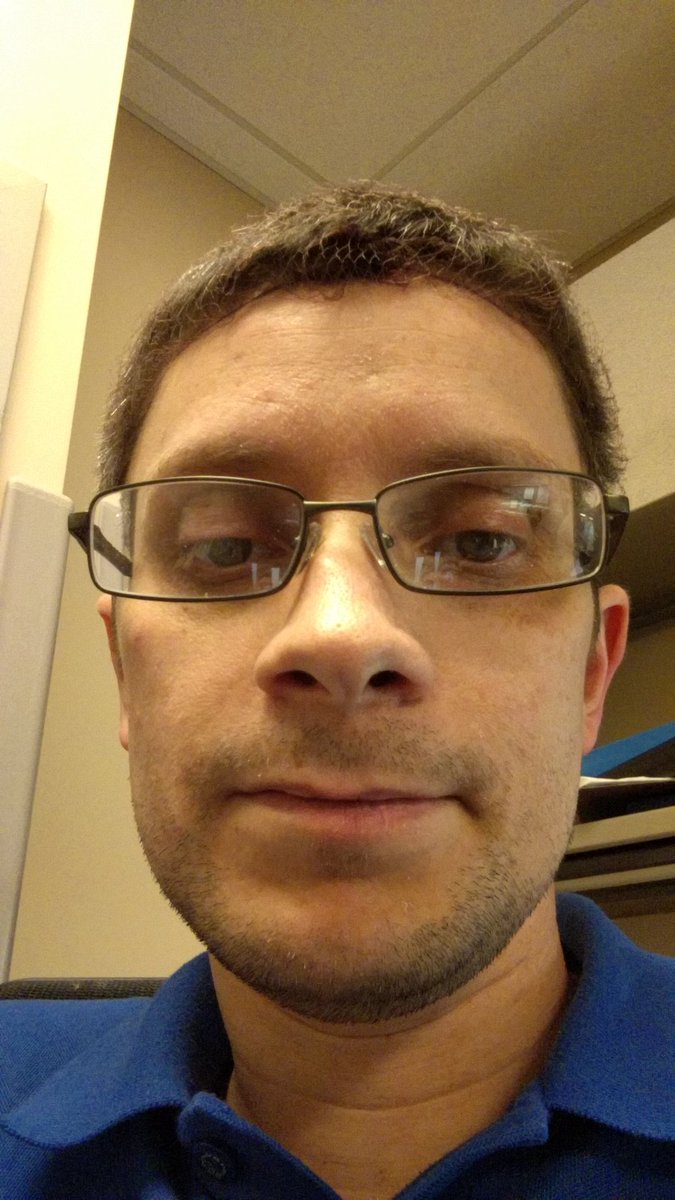 thesixthnewkid's tweet image. here I am waiting to clock into work at hospital. #FoodServiceWorker