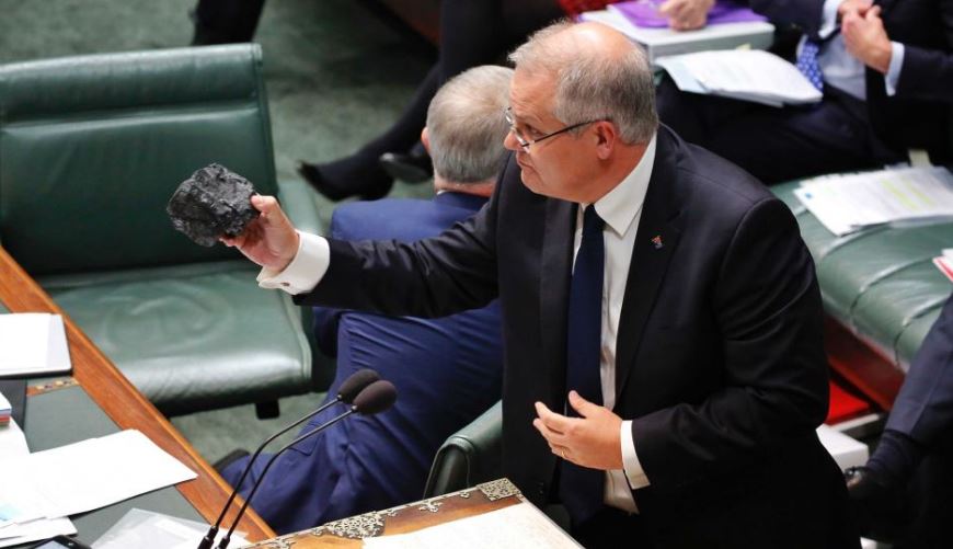 MikeCarlton01's tweet photo. Quite like this picture, in a way. It's a man so stupid that he has no idea that he's fixed himself, forever, on the wrong side of history https://t.co/DEM0DVGP94