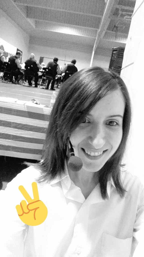 AtkNuria's tweet photo. Presentando el #FestivalSolidario de #Ateca. Esto está hecho!!! Así me las gasto en #backstage. 😉😉 https://t.co/zkgbXRJ83z