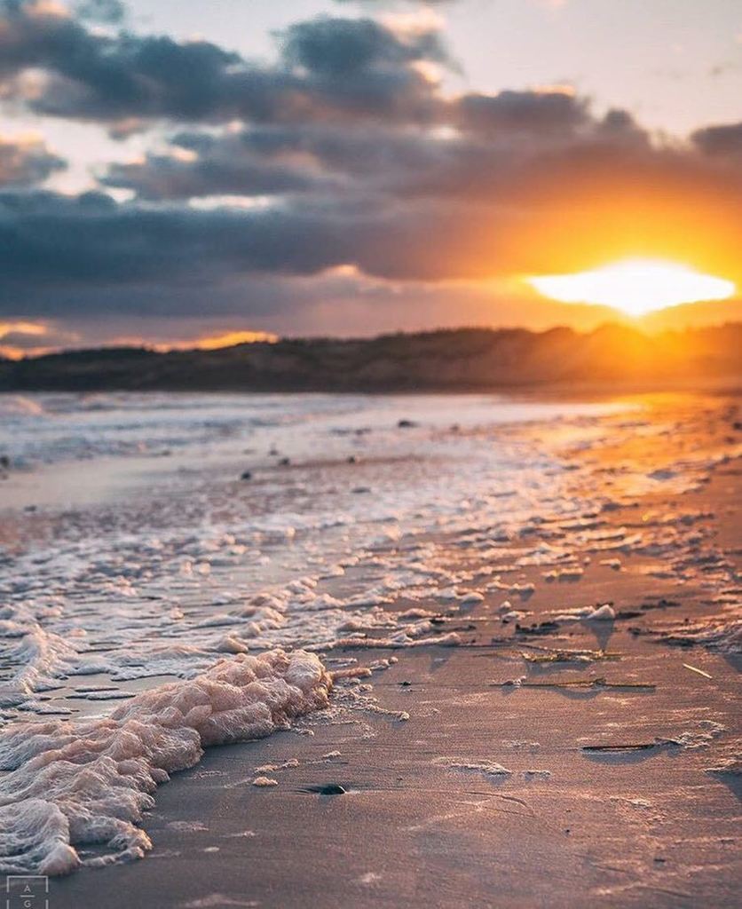 WelcomePEI's tweet photo. Time spent at the ocean has a way of reminding you it's more important to collect memories… https://t.co/UYefoqP7ob https://t.co/haAIWzp7Uf
