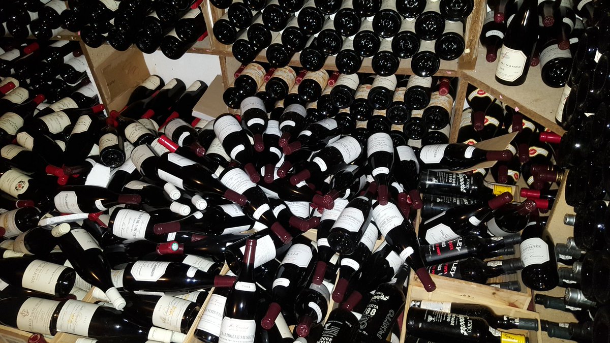 .Enjoying a wonderful night with friends in the #wineclub #vitisbergensis at #parkhotelvoss #wine #vintage #winespectator