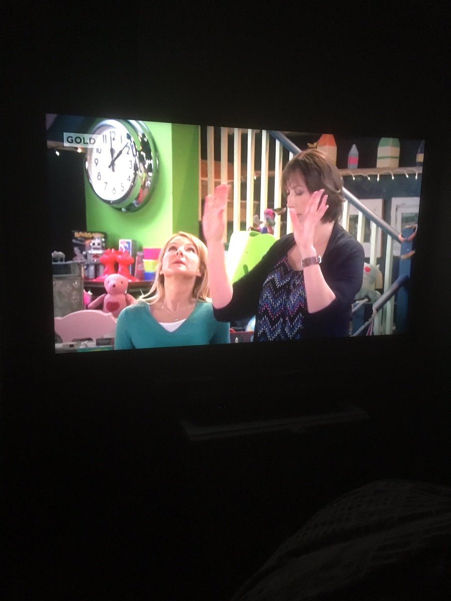 ChelseaaaHutton's tweet photo. @mermhart please bring back Miranda 😢 https://t.co/jFs4JklJru