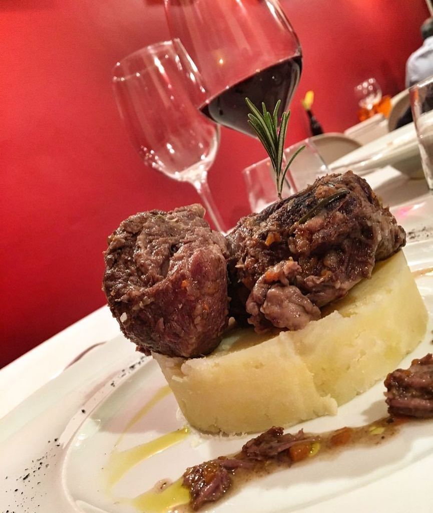 Ricetteracconti's tweet photo. Guanciale di cinta senese cotto a bassa temperatura ... morbidezza! Bravo Pietro 😁💪🏻🔝 @ristorantinodelcincin #verce… https://t.co/uhSIpYcEsH