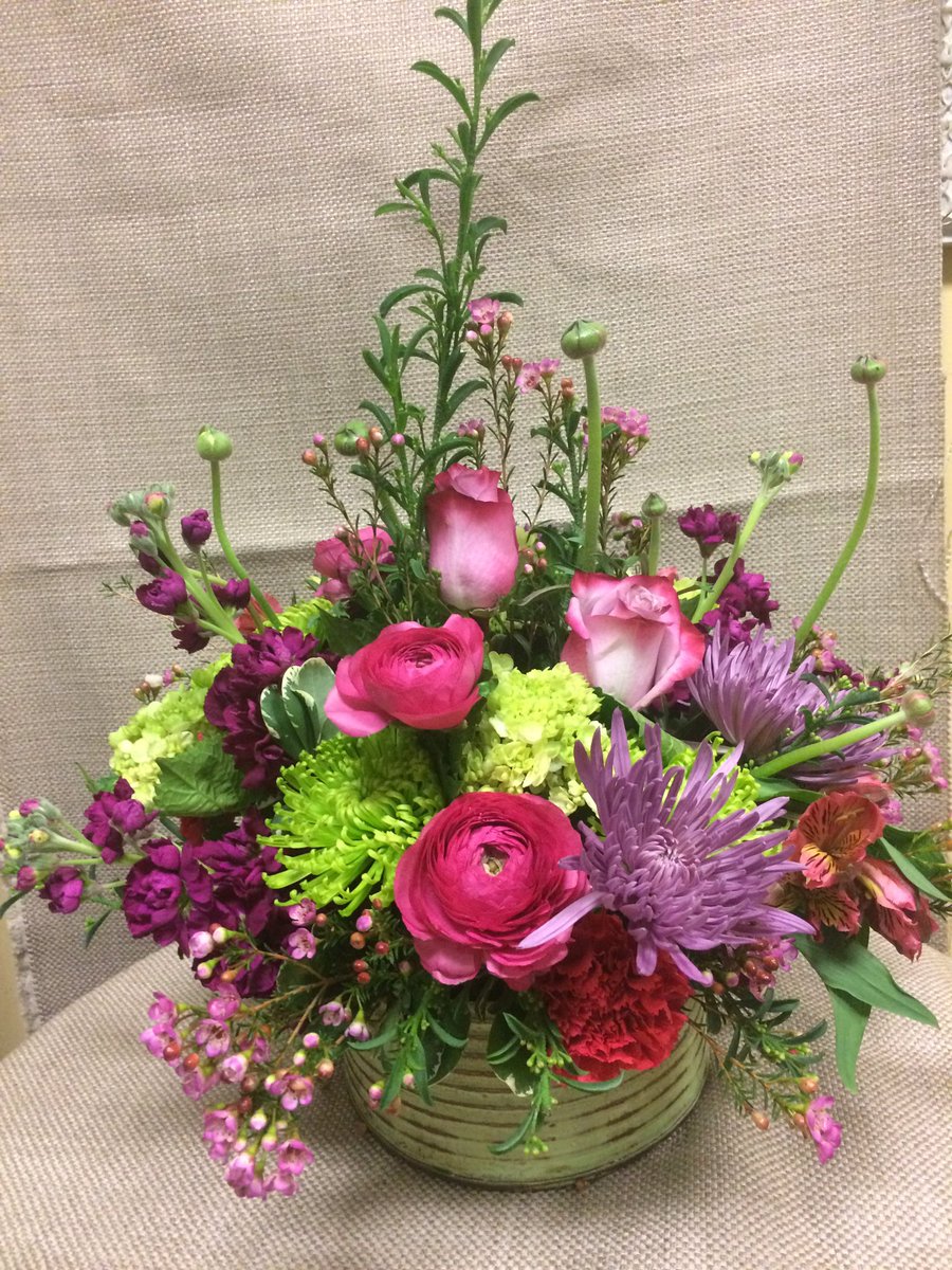 Dandelions10's tweet photo. Let us deliver a gorgeous floral to your valentine !!   765-289-6363@ Dandelions https://t.co/yM9KzXjh0I