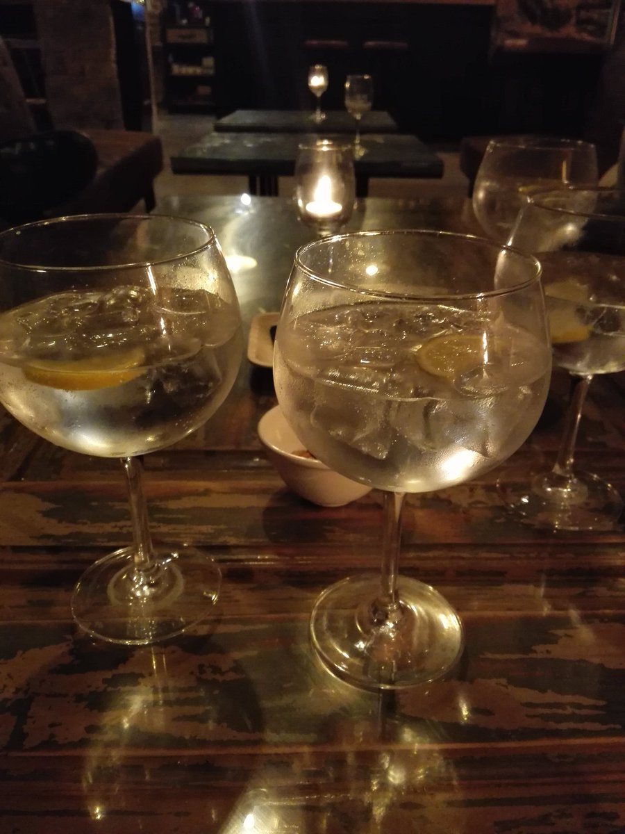 silviamural's tweet photo. Salut!!! #SetdeNit #gintonic 🍸🍸#Moià https://t.co/pbRxWMpjdw